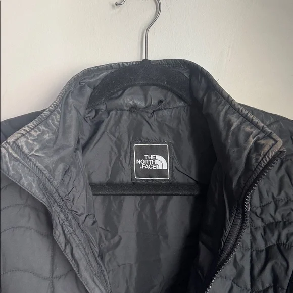 The North Face Women’s Quilted Black Puffer Jacket - Picture 4 of 7